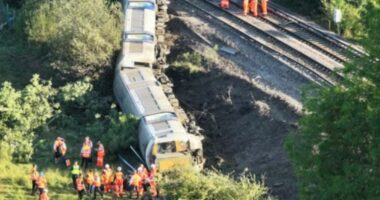 Aksident i rëndë hekurudhor në Angli, treni me 150 pasagjerë del nga shinat