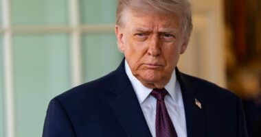 Trump firmos urdhra të rinj për të kufizuar shtetësinë automatike
