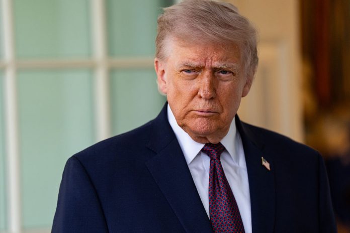 Trump firmos urdhra të rinj për të kufizuar shtetësinë automatike