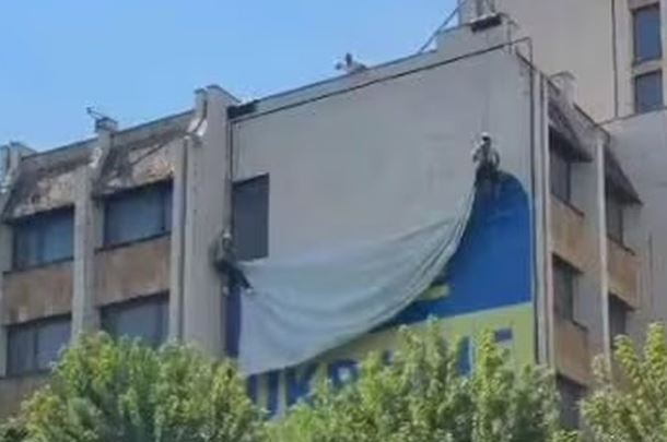Kosova reagon për Zelensky  Prishtina heq flamurin ukrainas