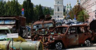 Ukraina sulmon rafinerinë e pestë më të madhe të naftës në Rusi