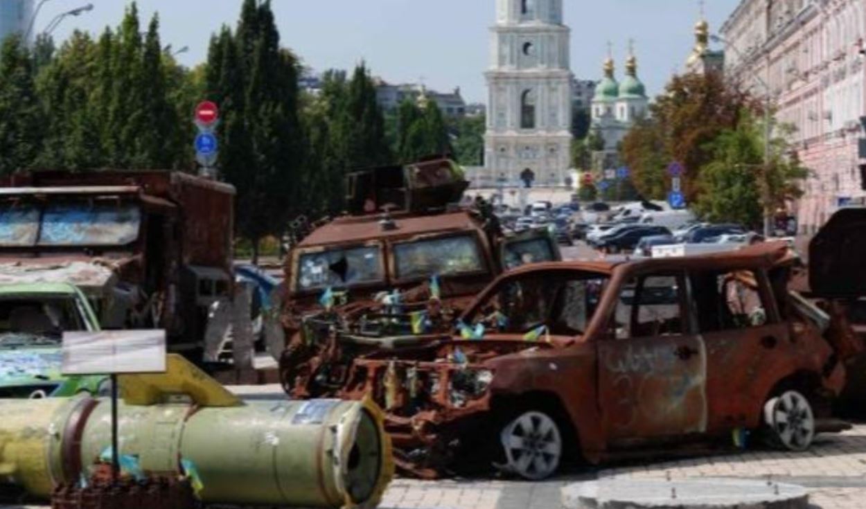 Ukraina sulmon rafinerinë e pestë më të madhe të naftës në Rusi
