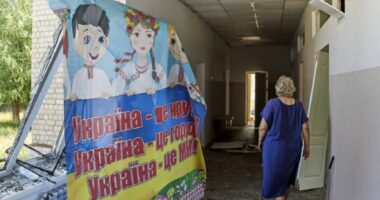 Rusia godet shtypshkronjat ukrainase, mbi 12 milionë libra shkatërrohen para vitit të ri shkollor