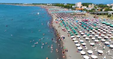 Velipoja, destinacion i turistëve/ Të huajt pëlqejnë plazhin, klimën dhe shërbimet
