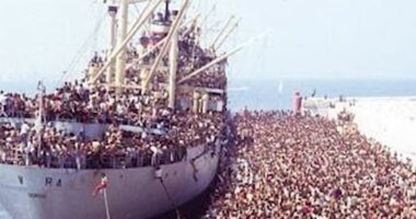 Eksodi i shqiptarëve matanë detit/ Historia e 8 gushtit 1991, qyteti i Barit priti anijen “Vlora”