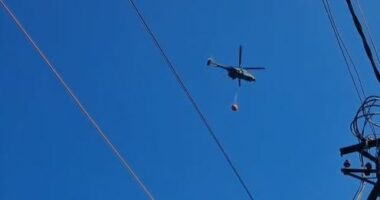 Zjarret në Krujë, vijon operacioni nga ajri/ Dy helikopterë për shuarjen e flakëve