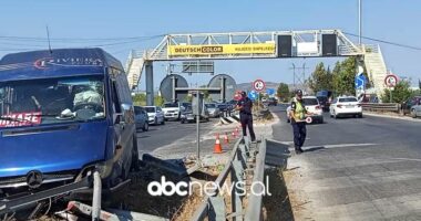 Aksident në autostradën Lushnje-Fier/ Makina përplaset me furgonin, disa të plagosur