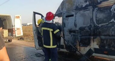 Përfshihet nga flakët makina në Lushnje