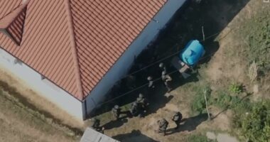 Me kallashnikov në krah, dalin pamjet e arrestimit të Ylli Zallës/ U mbajt në vëzhgim nga policia dhe dronët ‘Bayraktar’