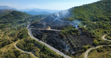Mallakastër/ Zjarr i madh pranë Hekalit, flakët iu afruan banesave dhe puseve të naftës