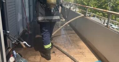 Pamjet brenda banesës së dëmtuar në Vlorë/ Ndërhyrja e shpejtë e zjarrfikësve izoloi flakët