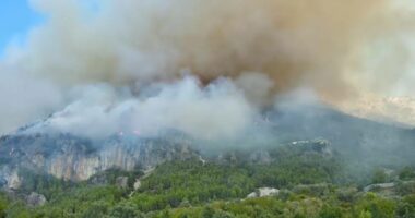 Krujë, nis evakuimi i banorëve në lagjen “Abaze”, zjarri vijon të përhapet