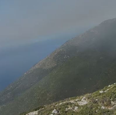 Zjarr aktiv në zonën e Llogarasë, operacione shuarjeje në vazhdim