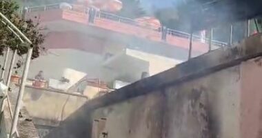 Zjarr në zonën e Ujit të Ftohtë në Vlorë/ Rrezikohet një kabinë e ujësjellësit