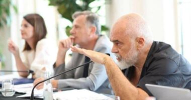 Rama mbledh drejtuesit politikë/ Diskutohen dokumentet “Besa” dhe “Prania Besnike”