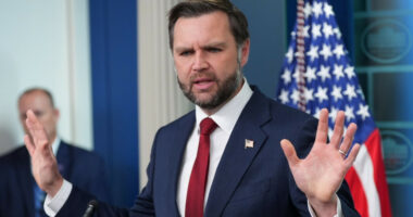 Vance për konfliktin me Iranin: Kjo nuk është luftë