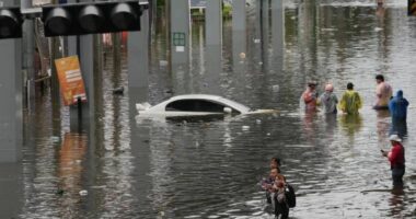 Përmbytje masive në Bangkok, mijëra të evakuuar