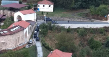 Tre vite nga sulmi i Banjskës/ Kosova kërkon drejtësi: Radoiçiç ruhet nga Vuçiç