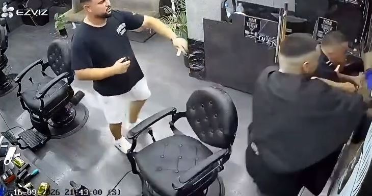 VIDEO/ Sherri me thika në Sarandë, momenti i përplasjes që la pas 3 të plagosur