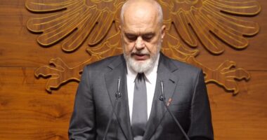 LIVE- Rama kthehet nga SHBA, kryeministri u drejtohet me mesazh shqiptarëve