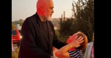 Zjarri në Himarë/ Rama takon banorët e prekur: Angazhim maksimal për përballimin e situatës