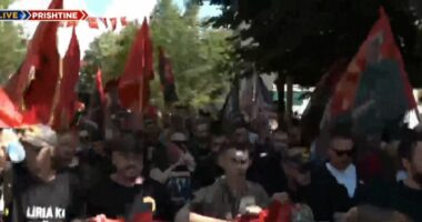 Prishtinë, nis protesta/ Mijëra vetë ishin mbledhur në pritje të vendimit