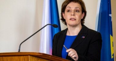 Donika Gërvalla reagon për akuzat/ Ministrja e drejtësisë mohoi bashkëpunimin me Dhomat e Specializuara të Kosovës