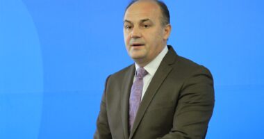 Hoxhaj me mesazh nga Haga: Nesër, historia vendos drejtësi për çlirimtarët!