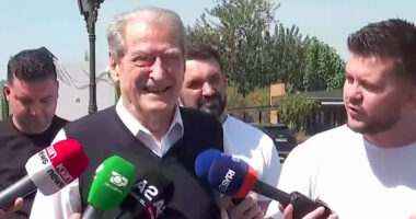 Berisha pritet me protesta në SHBA/ Emigrantët në New York, gati para godinës: Je “non grata”