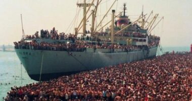 Fiksoi në fotografi eksodin e shqiptarëve në Bari, ndahet nga jeta Luca Turi