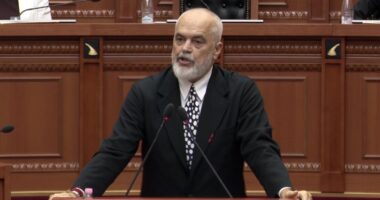 “Amanet mushkat se kuajt ikën”/ Rama ironizon Tabakun, sulmon Kaprin: Do kujtoheni si shfarosës pulash