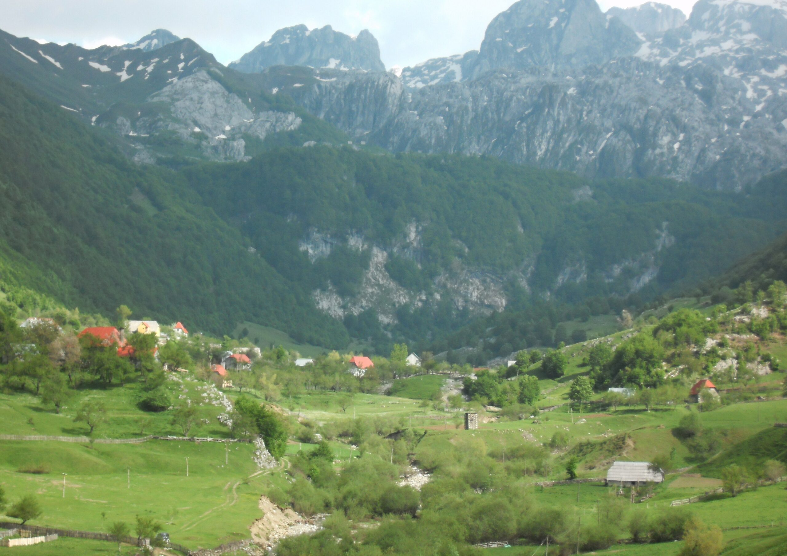 U rrëzua në një humnerë në Lëpushë  humb jetën 40 vjeçari