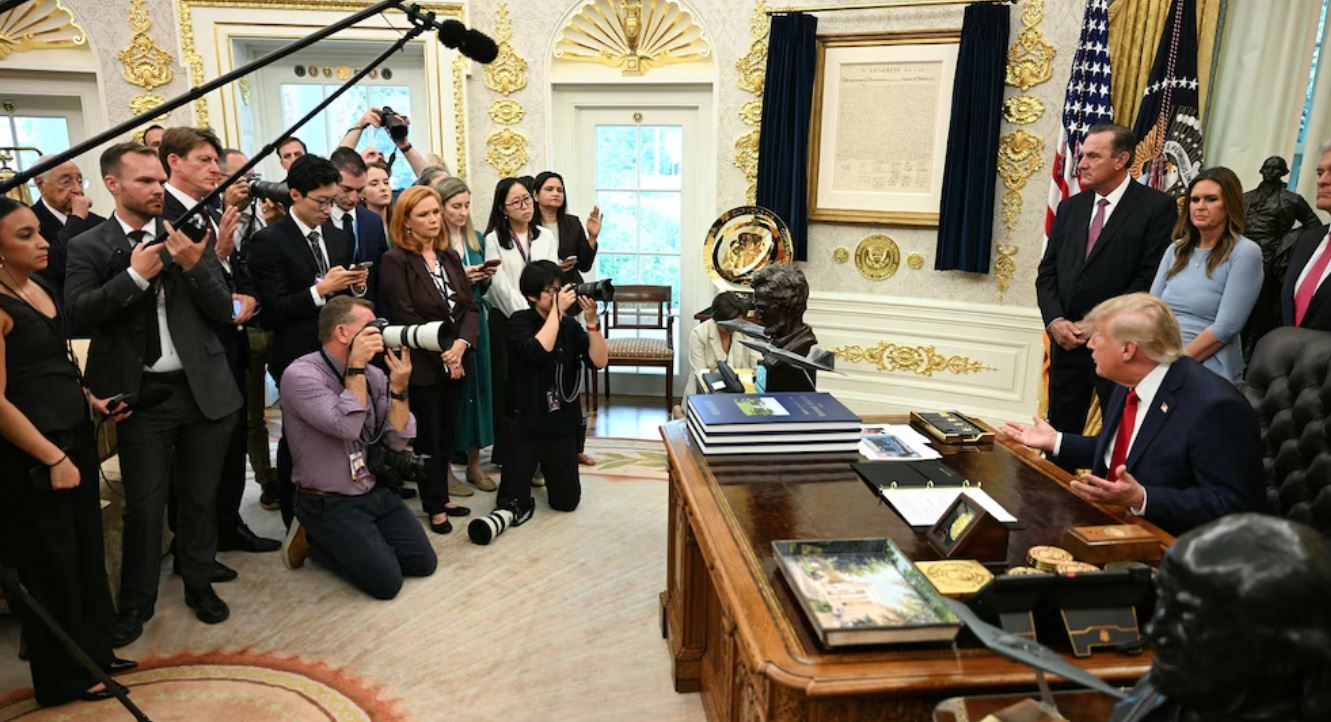 Përplasja Trump-media/ Pesë rrjete televizive refuzojnë mbulimin, CNN dhe dy media të tjera padisin Shtëpinë e Bardhë