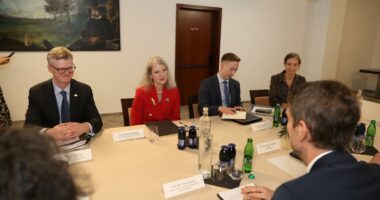 Hoxha takim me Nënsekretaren e Shtetit Allison Hooker: Shqipëri-SHBA avancojnë interesat e përbashkëta