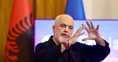 Rama “shkund” të vetët: Çdo ndërhyrje e deputetëve me telefon për të futur njerëz në punë, të konsiderohet vepër penale