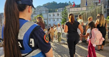 Viti i ri shkollor/ Kryepolici Hita: Për sigurinë e fëmijëve nuk bëjmë asnjë kompromis