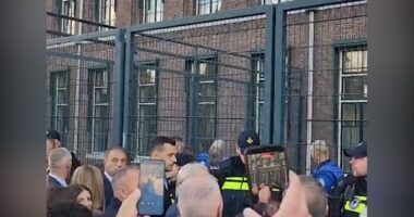 Kosova po pret çlirimtarët/ Hagë, djali i Hashim Thaçit mes mbështetësve të ish-krerëve të UÇK-së