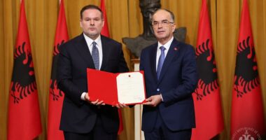 Betohet ministri i Brendshëm/ Ervin Demo merr postin e ri para Presidentit Begaj