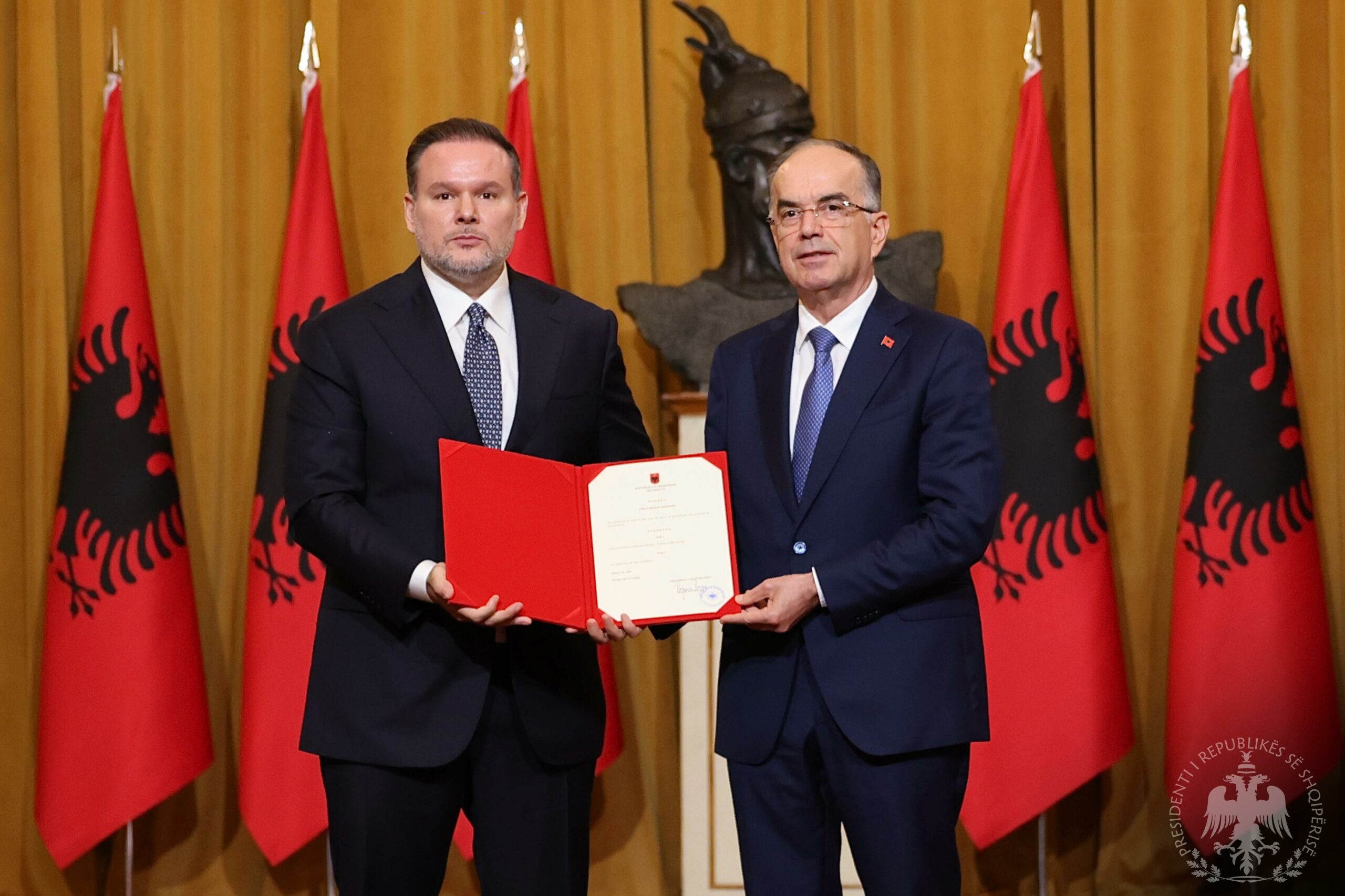 Betohet ministri i Brendshëm/ Ervin Demo merr postin e ri para Presidentit Begaj