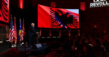 “Shqipëria, e Zotit dhe e mikut”, Rama: Të mbrohemi nga ndasitë tona