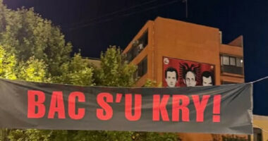 Protesta e 15 në Prishtinë/ Mijëra qytetarë në shesh, kundër vendimit të Hagës për 4 ish krerët e UÇK