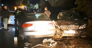 Aksident në Fushë-Krujë, përplasen 3 automjete. Një viktimë dhe dy të plagosur rëndë