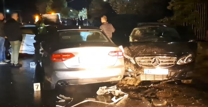 Aksident në Fushë-Krujë, përplasen 3 automjete. Një viktimë dhe dy të plagosur rëndë