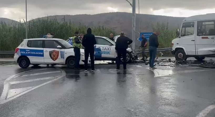 Aksident në aksin Lezhë-Shkodër/ Makina përplaset me autobusin që transportonte mësuesit
