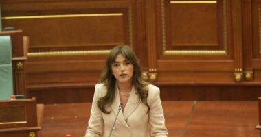 Albulena Haxhiu zgjidhet Kryetare e Kuvendit të Kosovës