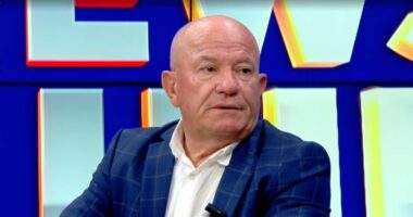 Berisha në SHBA, protesta dhe braktisje/ Meçe: Vazhdon të mbetet ‘non grata’. Ftesa është bërë nga IDU, jo nga Trump