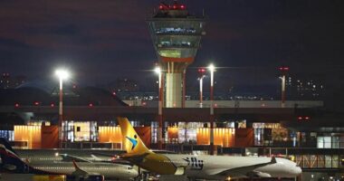 Aeroportet e Moskës mbyllen për dy net radhazi pas paralajmërimit të Zelenskyt