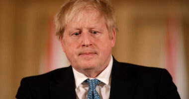VIDEO/ Droni rus goditi trenin në Ukrainë, pak minuta pasi kaloi treni me Boris Johnson dhe zyrtarë evropian