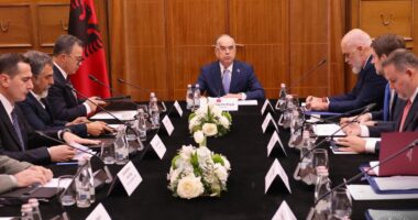 “Për sigurinë kombëtare, institucionet nuk konkurrojnë me njëri-tjetrin”, Presidenca zbardh detaje nga mbledhja e Këshillit të Sigurimit Kombëtar