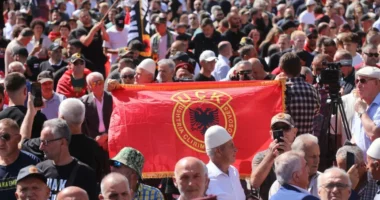 Protestë në Prishtinë, pro UÇK-së/ Tubimi i thirrur nga veteranët e UÇK, kundër dënimit të çlirimtarëve